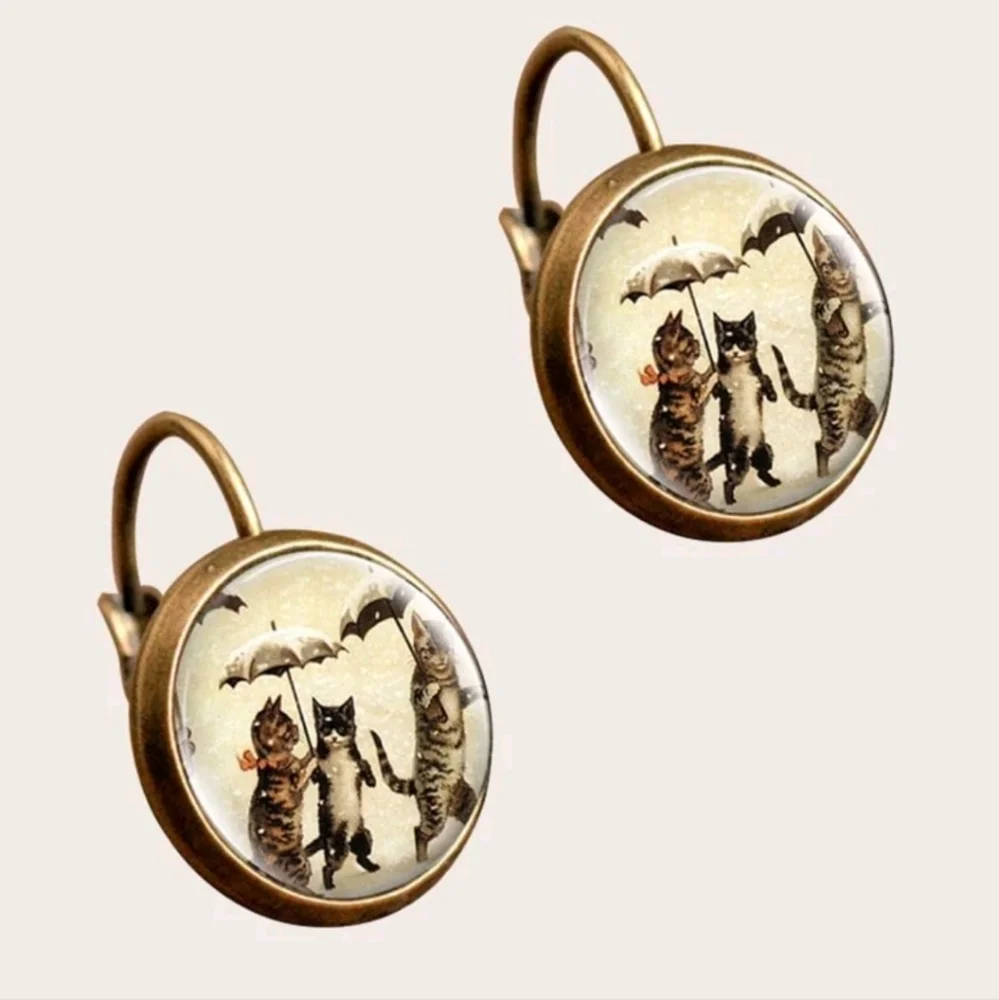 💥LAST PAIR💥Vintage Kittens with Umbrellas Cabochon Button Dangle Earrings - Picture 1 of 1